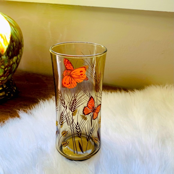 🦋2/$10 3/$15 4/$18 5/$20 Vintage Butterfly Glass